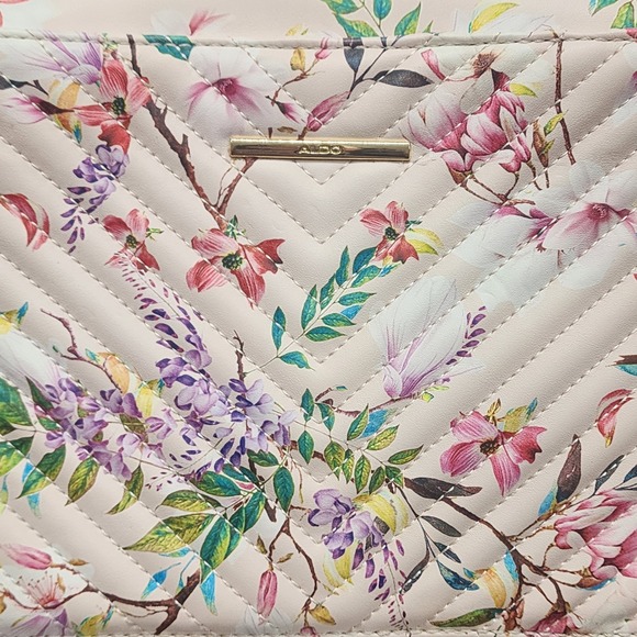 Aldo Andressera Crossbody Bag Cream Floral Chevron Quilted Tassel Womens NEW - Picture 3 of 5